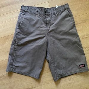 Men’s Dickies Size 32 Gray. Small mark see photo